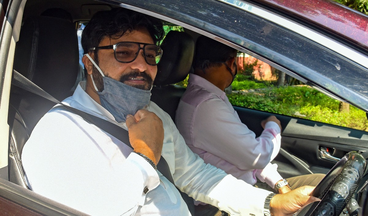 TMC नेता बाबुल सुप्रियो का दावा चुनाव प्रचार के दौरान मुझ पर गुंडों ने किया हमला