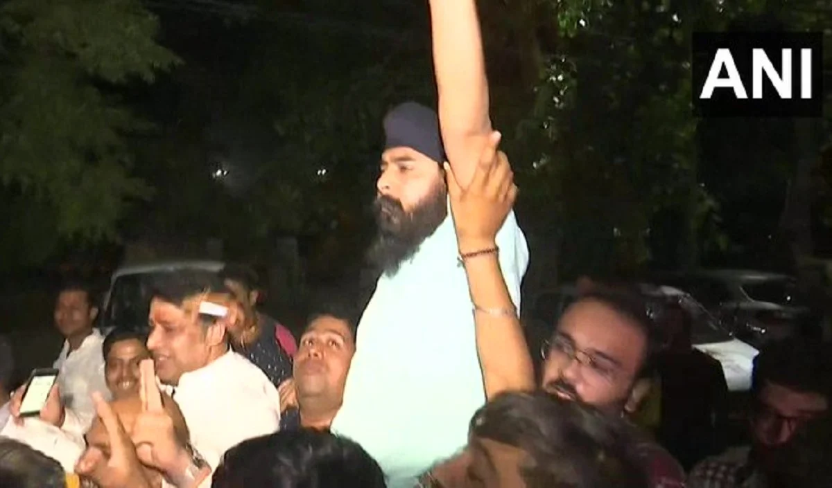 हाई वोल्टेज ड्रामा के बाद घर लौटे बग्गा बोले- पंजाब पुलिस ने अवैध तरीके से किया था अपहरण