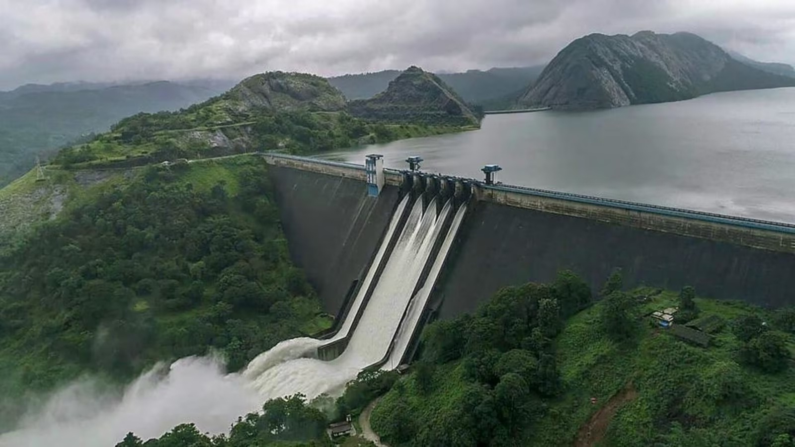 Kerala: इडुक्की जिले में भारी बारिश, कुछ बांधों से छोड़ा गया पानी