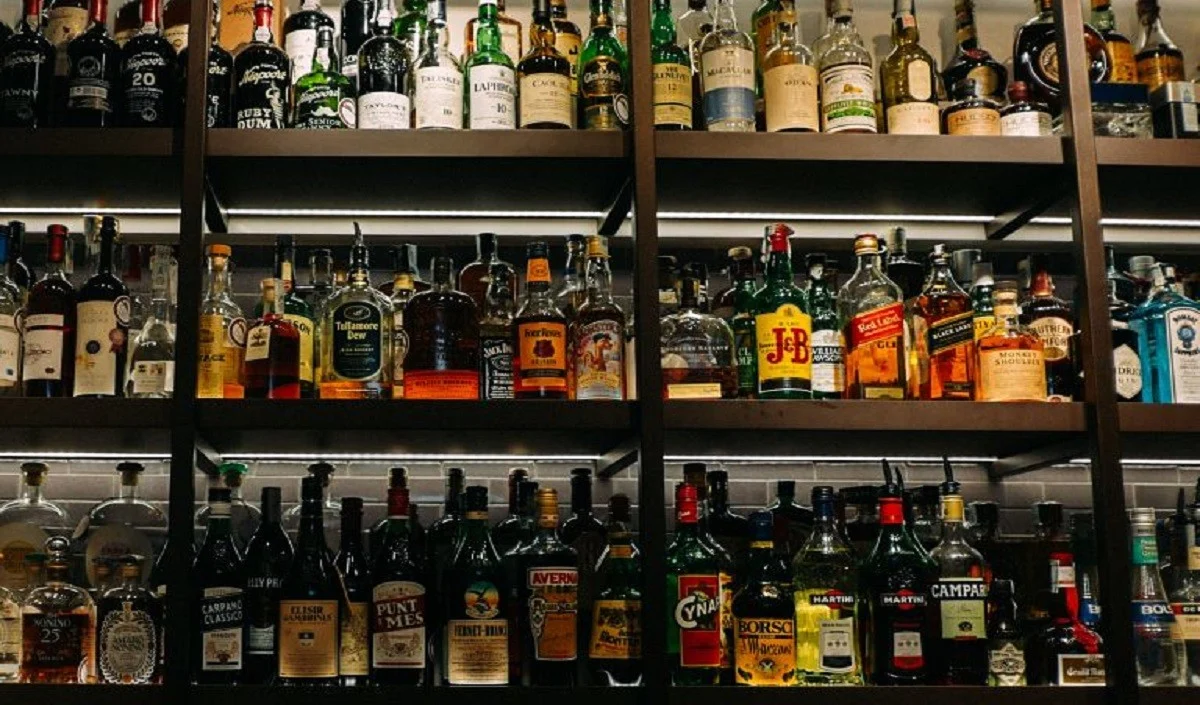 दिल्ली में 3 बजे रात तक खुले रहेंगे बार AAP सरकार ने लिया फैसला