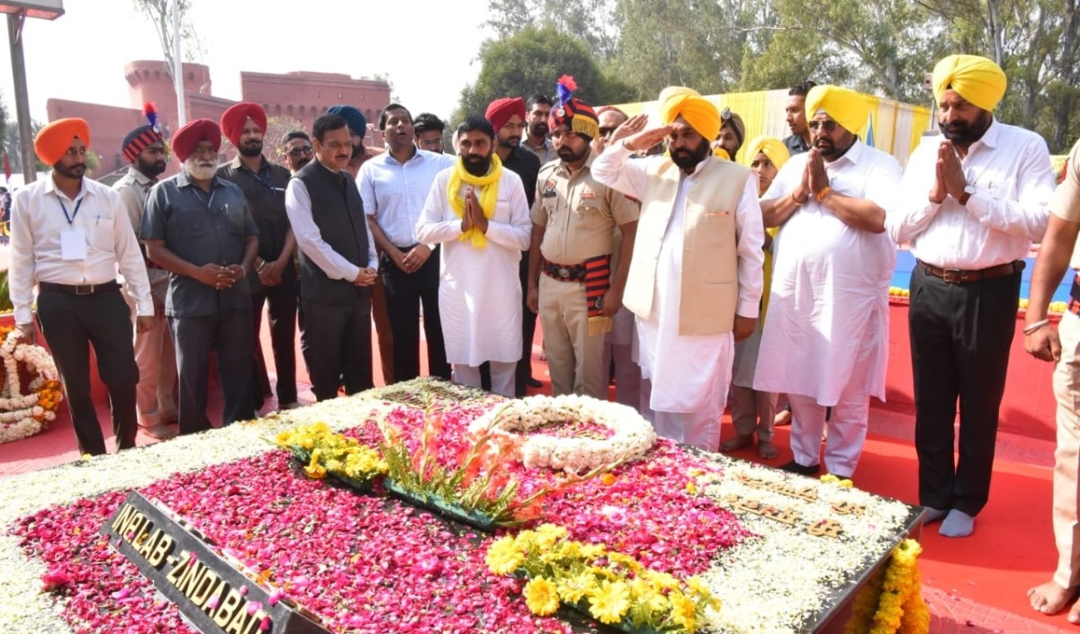 महान शहीदों के सपनों को साकार करने के लिए लोगों से सहयोग की मांग