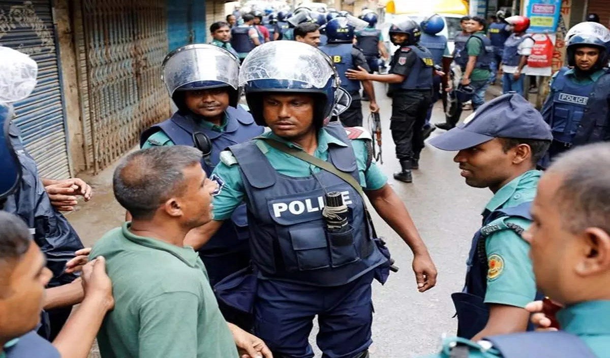 साहूकार की हत्या कर भाग रहे आरोपी को भीड़ ने पीट-पीटकर मार डाला