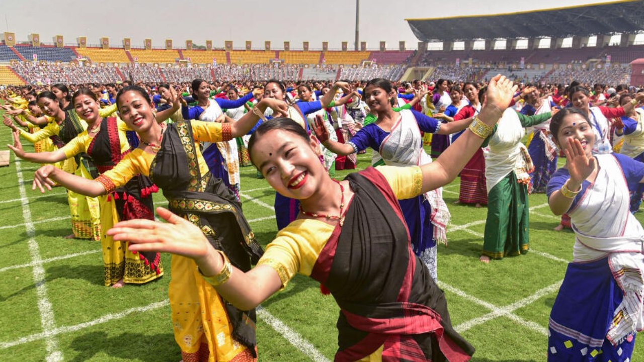 Assam: बिहू उत्सव पर 11,304 नर्तकों, ढोल वादकों ने प्रस्तुति देकर बनाया गिनीज वर्ल्ड रिकॉर्ड