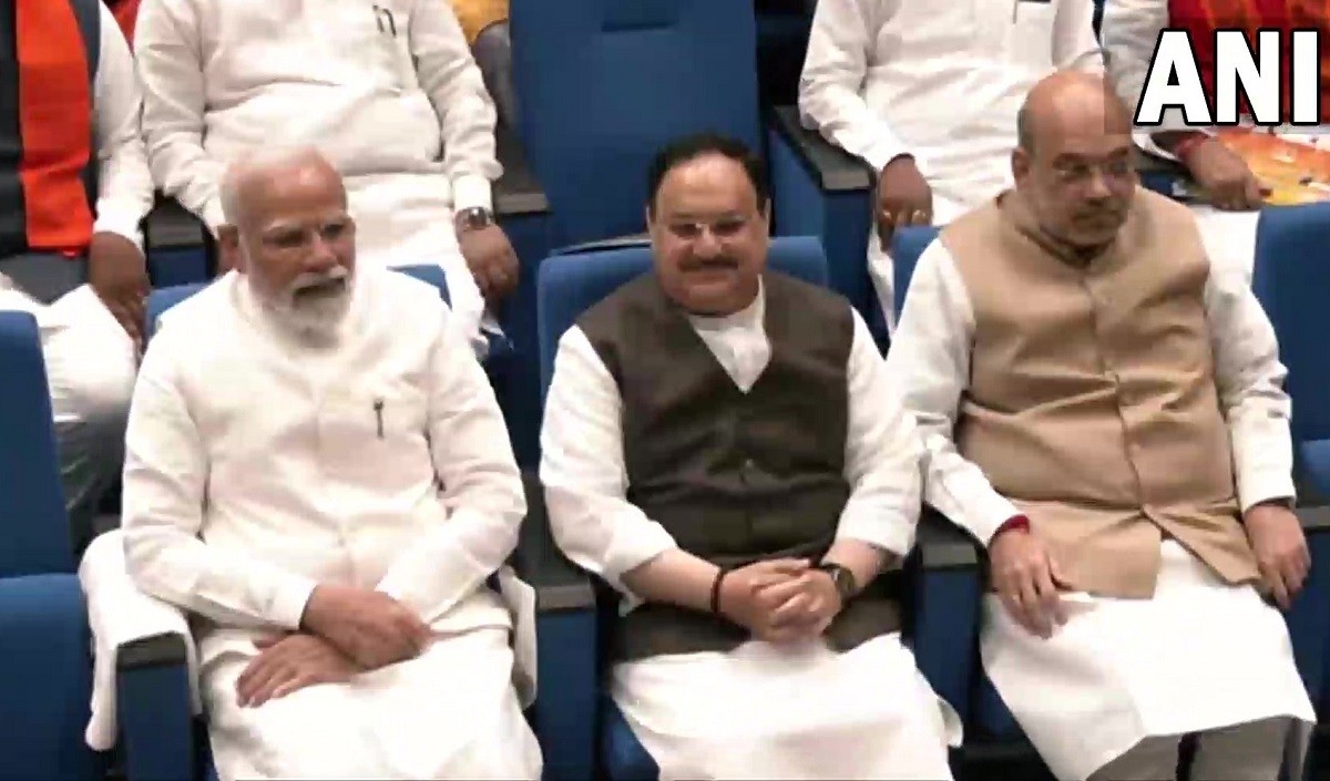 भाजपा संसदीय दल की बैठक संपन्न पीएम मोदी ने सांसदों से कहा- खुद को अपने क्षेत्र की सेवा में लगाएं