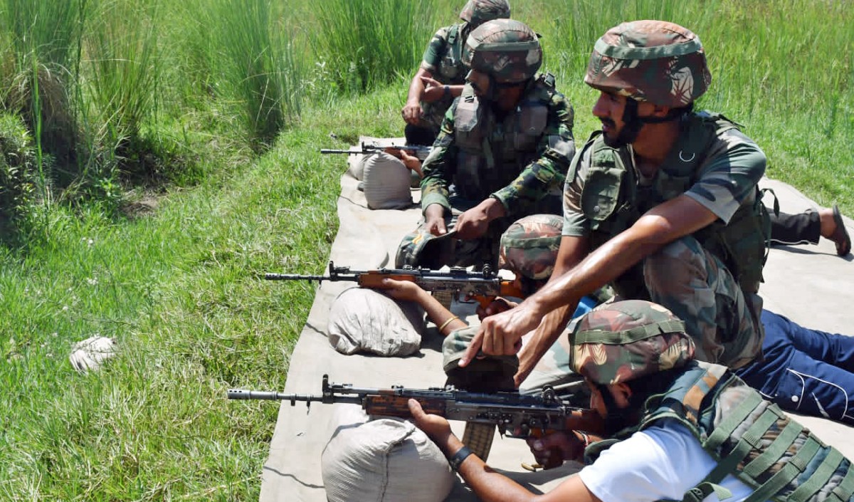 LOC पर घुसपैठ की कोशिश नाकाम एक आतंकवादी ढेर एक जवान शहीद