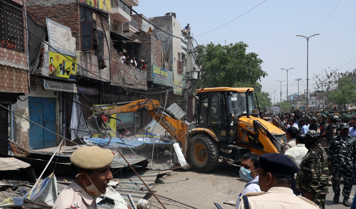 आप ने भाजपा की बुलडोजर राजनीति के खिलाफ दिल्ली में मार्च किया