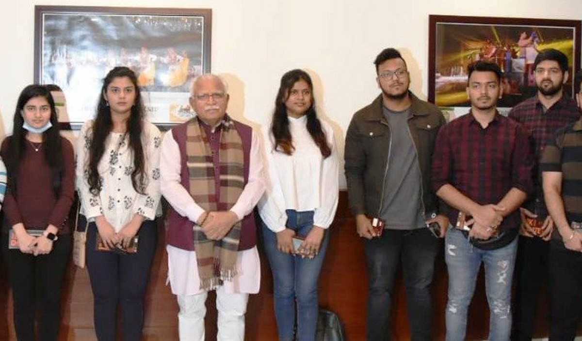 गुरुग्राम प्रवास के दौरान सीएम ने यूक्रेन से लौटे विद्यार्थियों और उनके अभिभावकों से की बात