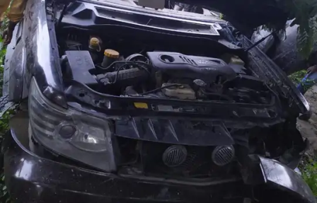 अयोध्या में प्रयागराज हाईवे पर हादसा:बर्थडे पार्टी मनाकर लौट रहा था परिवार