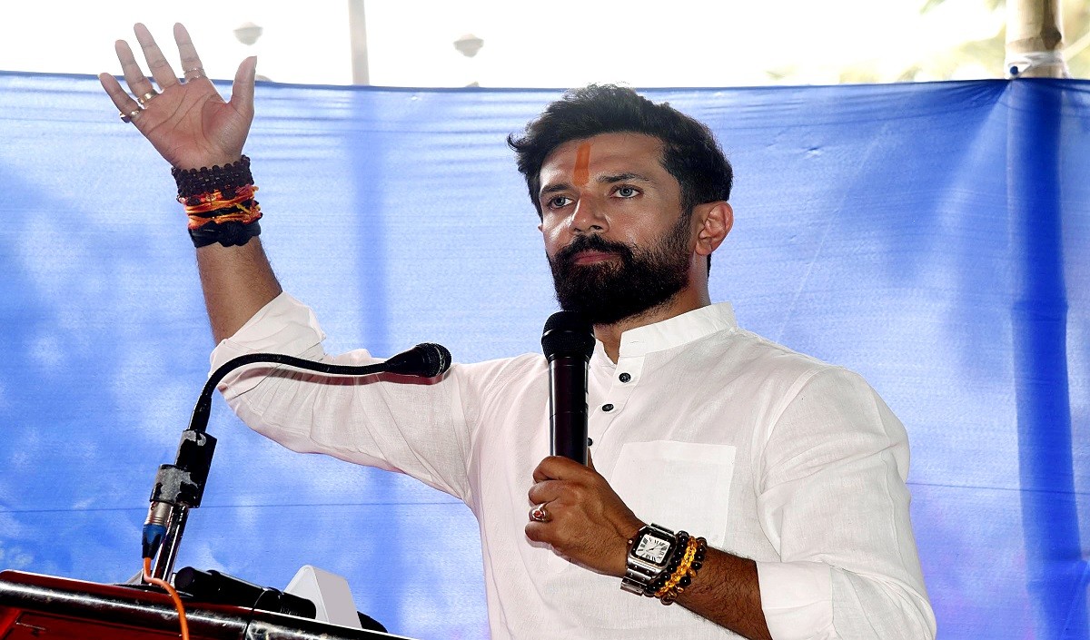 इफ्तार में पहले नेताओं की जुगलबंदियों और अब चिराग की भविष्यवाणी नीतीश ने CM आवास खाली करना शुरू किया