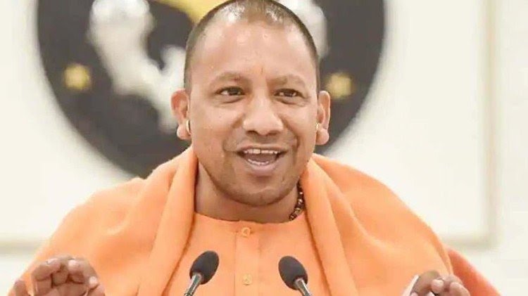 Yogi Adityanath: भारत पूरी दुनिया को पर्यावरण संरक्षण की नई राह दिखा रहा