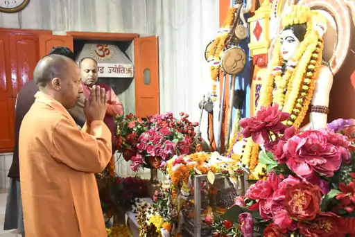 दो दिनों के दौरे पर गोरखपुर पहुंचे सीएम योगी: कल लोकसभा स्पीकर ओम बिड़ला महाराणा प्रताप शिक्षा परिषद संस्थापक समारोह में होंगे शामिल