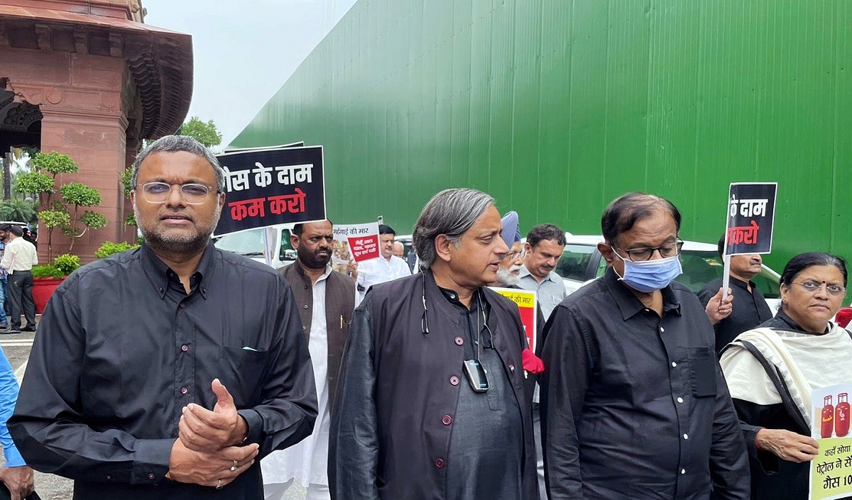 महंगाई व बेरोज़गारी को लेकर कांग्रेस का झारखंड में प्रदर्शन