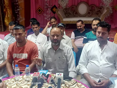 हिमाचल उपचुनावः सदर कांग्रेस के 80 कार्यकर्ताओं ने दिया अपने पद से सामूहिक इस्तीफा