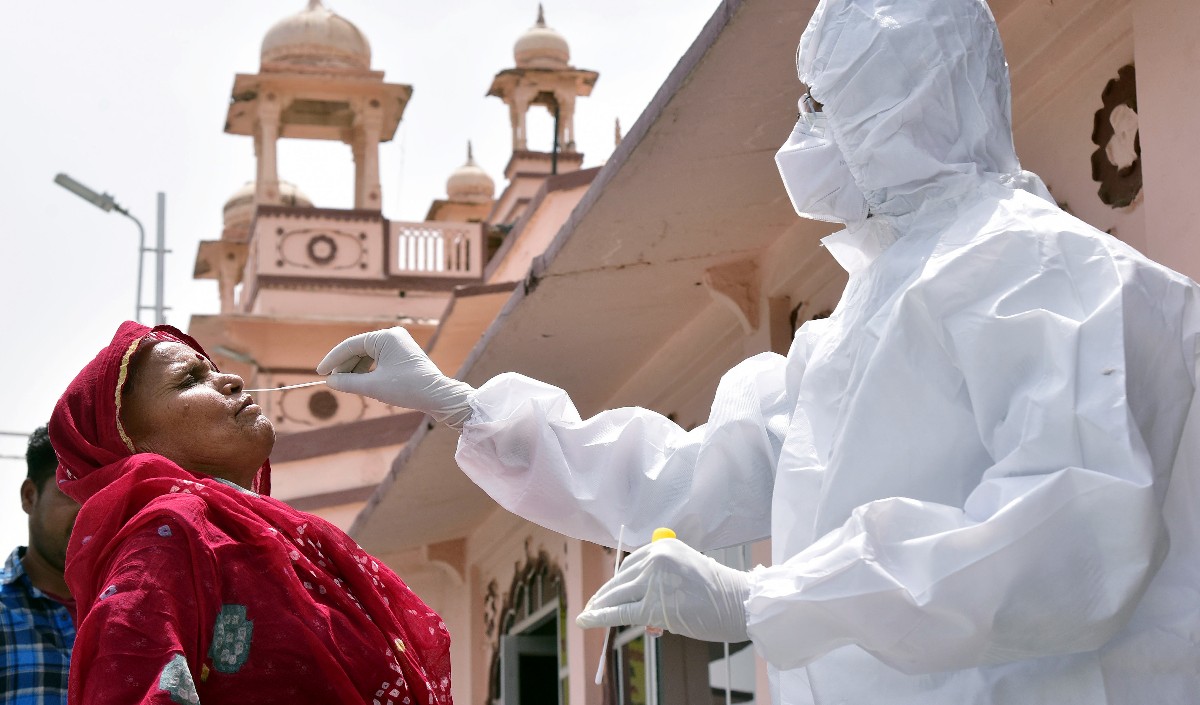 हफ्तेभर में दोगुने हुए कोरोना वायरस के मामले आने वाले खतरे की अभी तक लोगों को नहीं लगी भनक मास्क का प्रयोग बंद