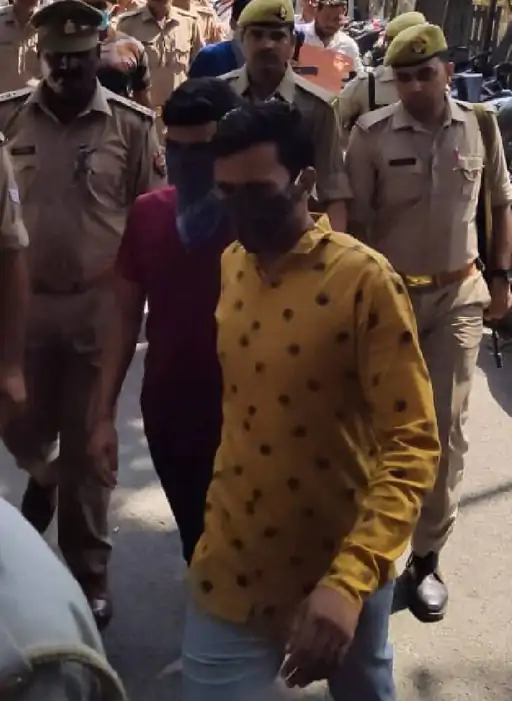 पॉलिटेक्निक गैंगरेप में कोर्ट के फैसले से पीड़िता खुश: झांसी में पिता बोले- सिर पर कफन बांधकर लड़ाई लड़ी