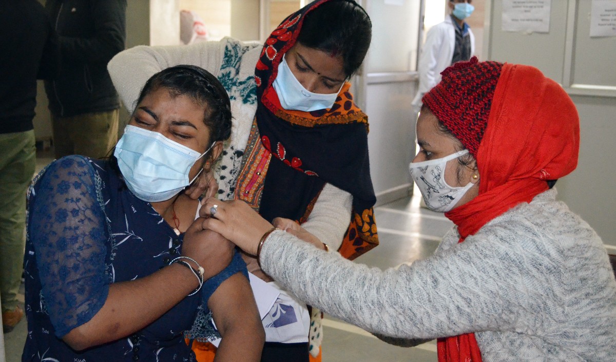 छत्तीसगढ़ में कोविड-19 के 5649 नए मामले ओमीक्रोन के 13 मामले सामने आए