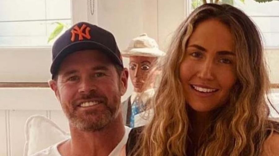 IPL 2021: RCB फैंस ने हार के बाद अपने ही खिलाड़ी को दी गालियां, प्रेग्नेंट पार्टनर को भी कही घटिया बातें