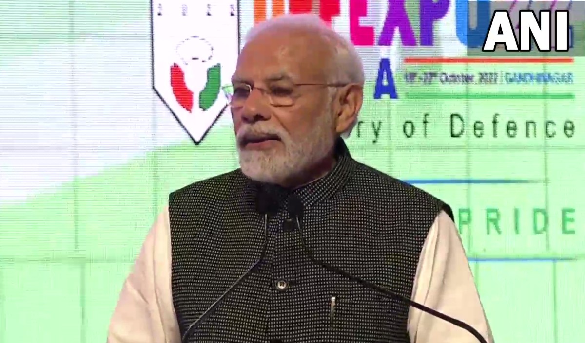 गुजरात में लगी सबसे बड़ी रक्षा प्रदर्शनी, पीएम मोदी ने कहा- भारत भविष्य के अवसरों को आकार दे रहा है