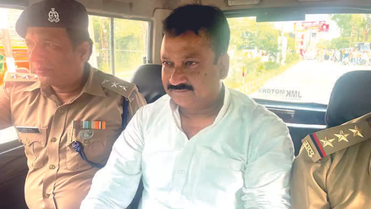 सपा पूर्व MLA के जब्त 400 करोड़:झांसी पुलिस अब BMW, नीलाम मर्सिडीज और रेंज रोवर करेगी,पूर्व MLA झांसी जेल में है 