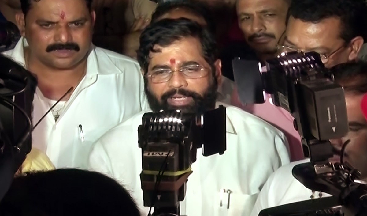 राज ठाकरे के संपर्क में बागी विधायक एकनाथ शिंदे फोन पर की दोनों ने बात