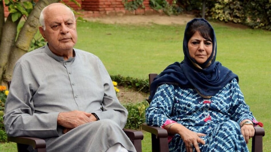 New Delhi: खाते यहां का हैं और गाते वहां का हैं, Mehbooba Mufti ने Pakistan को बताया भारत से बेहतर, Farooq Abdullah बोले- अल्लाह Imran को सलामत रखें