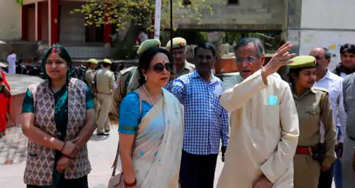 आध्यात्मिक यात्रा पर मथुरा की सांसद कैसे मिलें बेहतर सुविधा इसका भी कर रहीं निरीक्षण