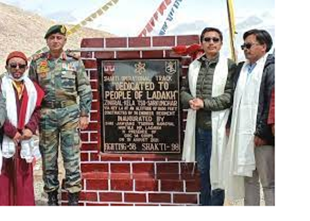 भारत में दुनिया की सबसे ऊंची सड़क:लद्दाख में 18,600 फीट की ऊंचाई पर सेना ने बनाई सड़क