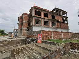 आनंद गिरि बिना अनुमति गंगा किनारे बनवा रहे लग्जरी आश्रम, यहीं बॉलीवुड एक्ट्रेस भूमिका चावला के पति और एक मंत्री का भी ठिकाना