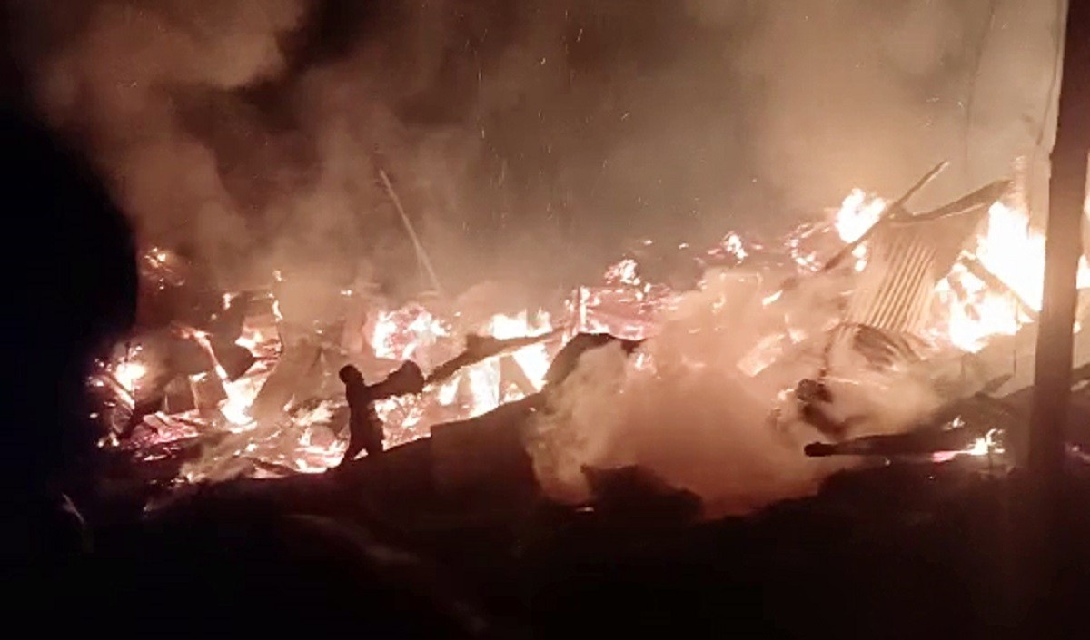 किश्तवाड़: भीषण आग में 15 मकान जलकर खाक, कोई हताहत नहीं