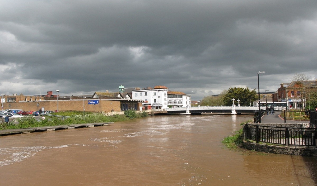 कर्नाटक : भारी बारिश के बाद राज्य की कई नदियों में आई बाढ़