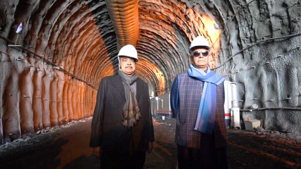 Zojila Tunnel पर सांसदों ने संसद में पूछा था सवाल, Gadkari सबको Kashmir ले जाकर प्रोजेक्ट दिखा लाये