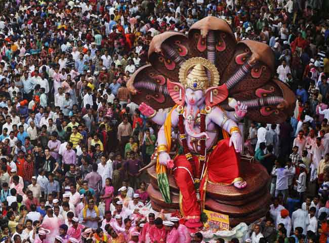 मुंबई में दिख रही Ganpati Utsav की धूम, सातवें दिन हुआ 17 हजार से अधिक प्रतिमाओं का विसर्जन