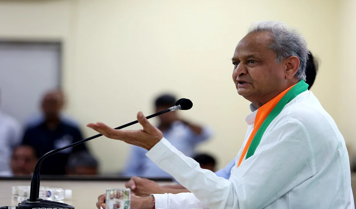 आप के चुनावपूर्व वादों पर गुजरात के मतदाता विश्वास नहीं करेंगे : गहलोत