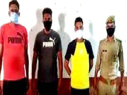 प्रयागराज में टल्ली होकर कार में लहरा रहे थे हथियार SSP ने भेजा जेल