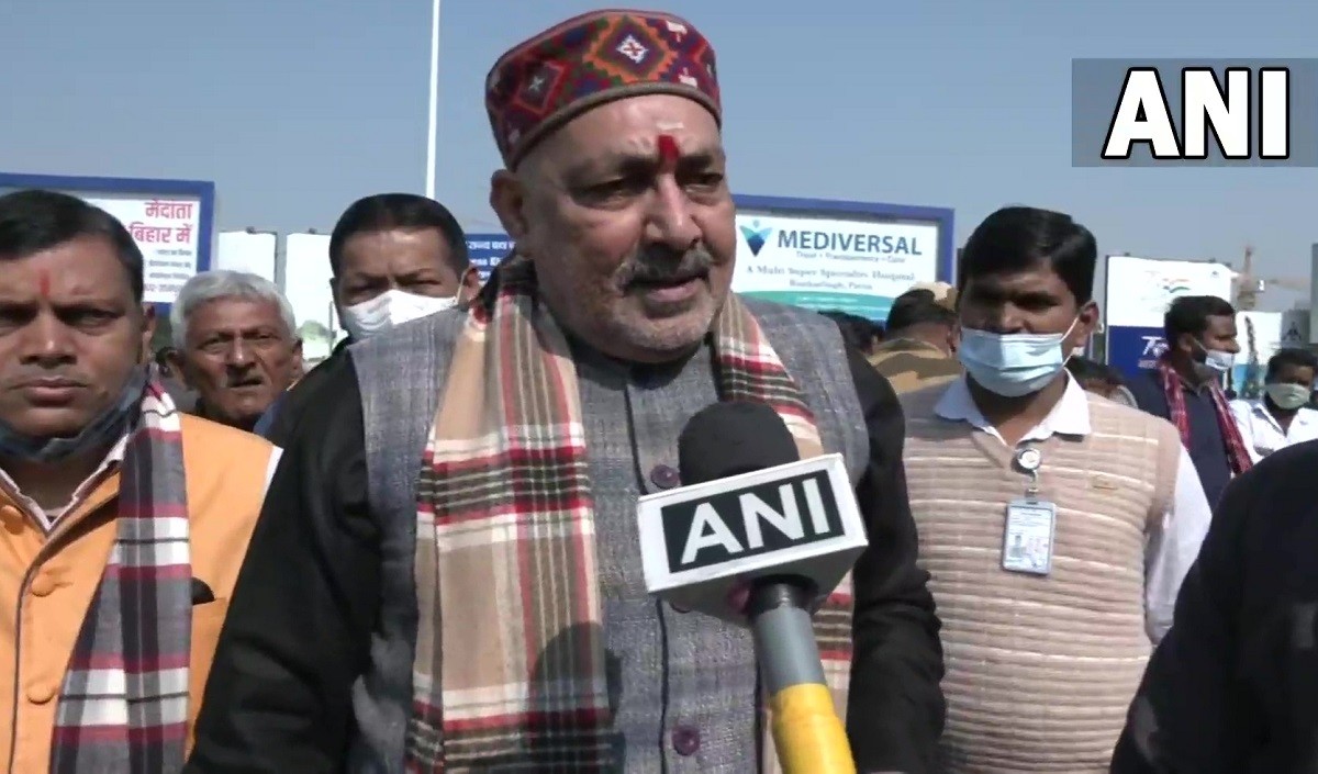 नीतीश सांप है लालू यादव के पुराने ट्वीट को रीट्वीट करते हुए गिरिराज ने कहा- वह आपके घर में घुस गया