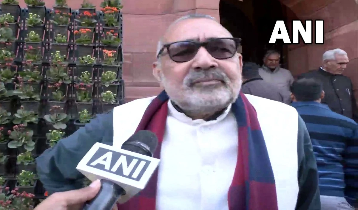 Bihar: पटना में जमकर हुआ बवाल, फायरिंग में 2 की मौत, गिरिराज बोले- नीतीश बाबू लाचार हैं