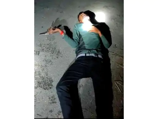 गोला: पुलिस मुठभेड़ में घायल हुआ लूट का आरोपी, महिलाओं से हुई थी लूट, आरोपी पर 9 मुकदमें हैं दर्ज