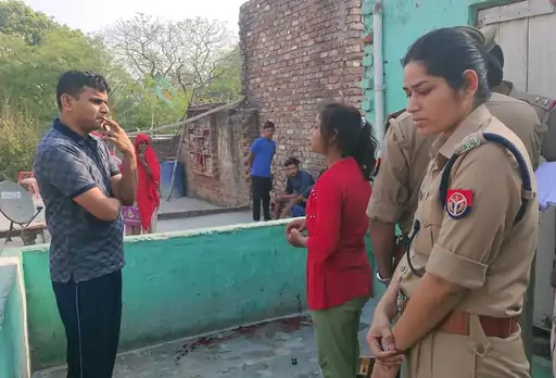 युवती ने बनाई दूरी तो घर मे घुसकर मारी गोली हवाई फायर करते हुए हुआ फरार