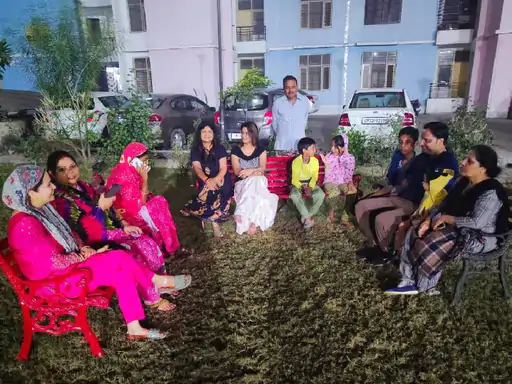 गोरखपुर में लड़कियों से ज्यादा लड़के बेरोजगार 81250 युवा सेवायोजन कार्यालय में रजिस्ट्रेशन कराकर रोजगार पाने के लिए भटकर रहे