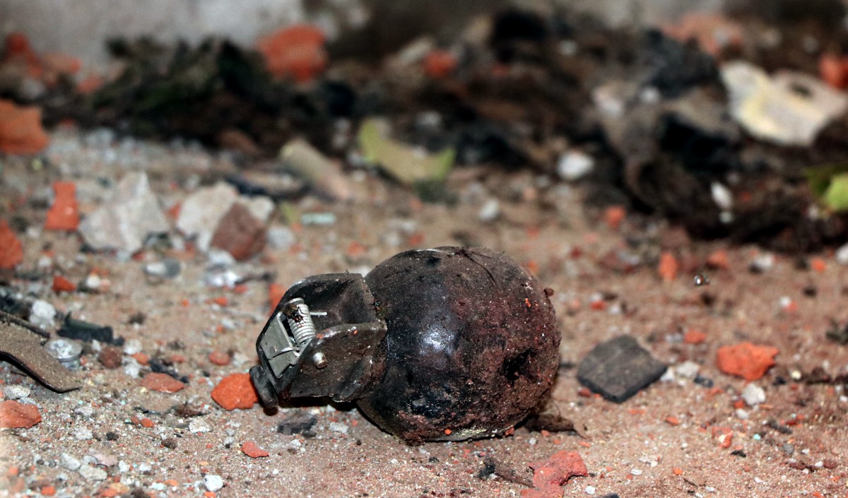 जम्मू-कश्मीर के पुंछ में नियंत्रण रेखा के पास ग्रेनेड में विस्फोट