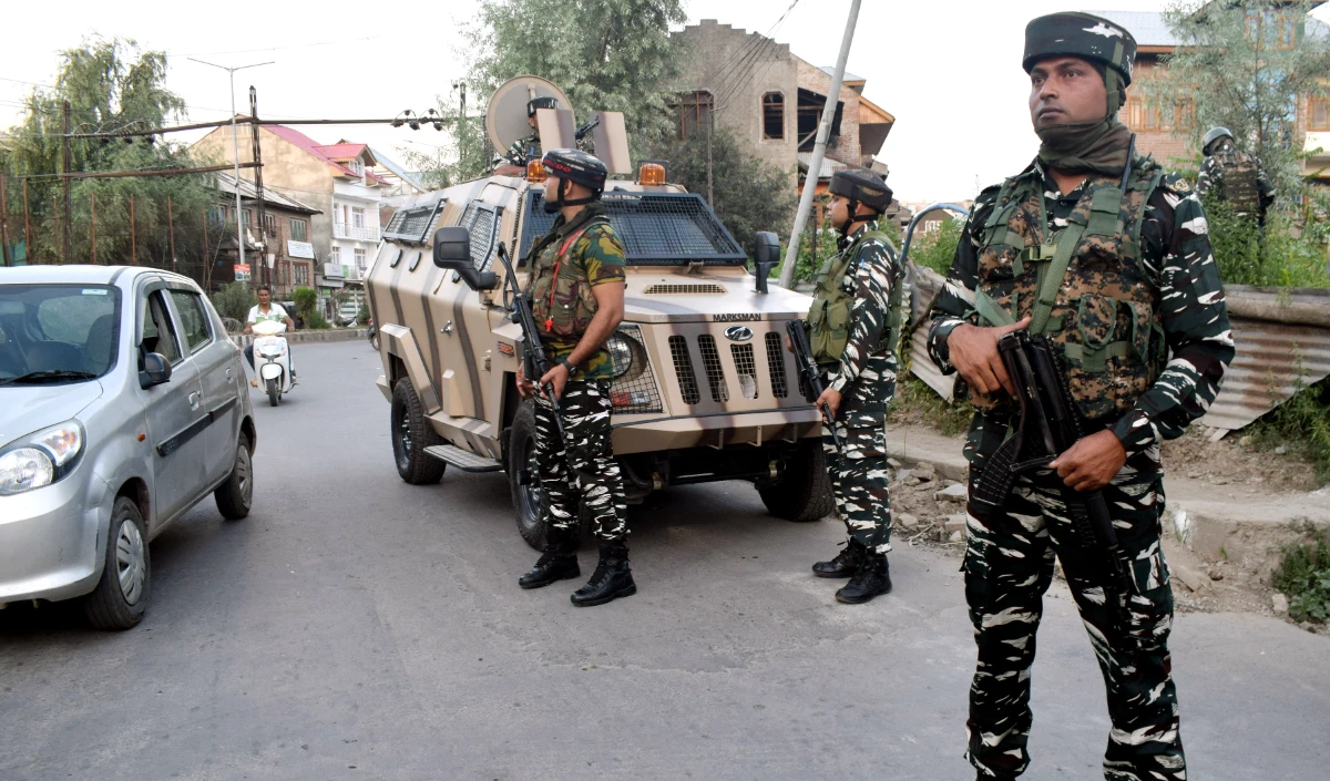 जम्मू कश्मीर में ग्रेनेड हमला मुख्य साजिशकर्ता गिरफ्तार पुलिस ने दो ग्रेनेड किये बरामद