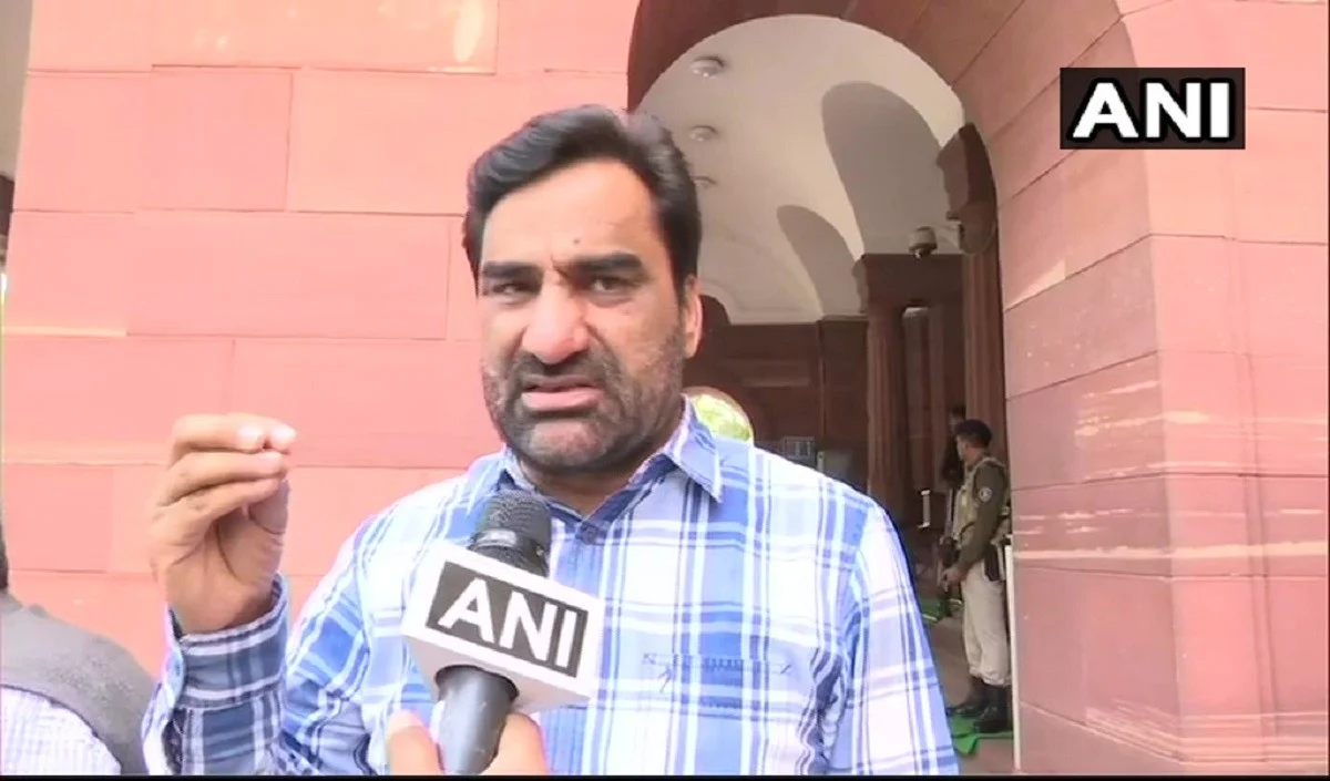 मंत्री के बेटे के खिलाफ रेप के आरोप: गहलोत सरकार पर भड़के हनुमान बेनीवाल CBI जांच की मांग की