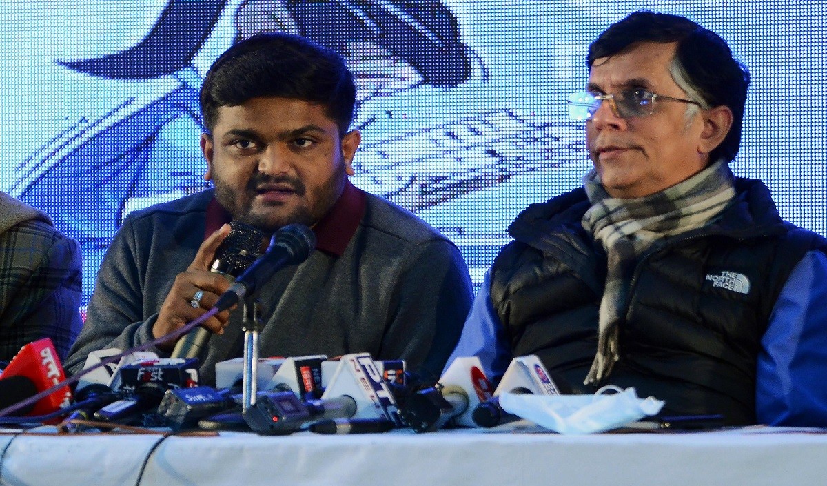 जिग्नेश मेवानी की गिरफ्तारी पर भड़के हार्दिक पटेल कहा- अब तो देश में विधायक भी सुरक्षित नहीं