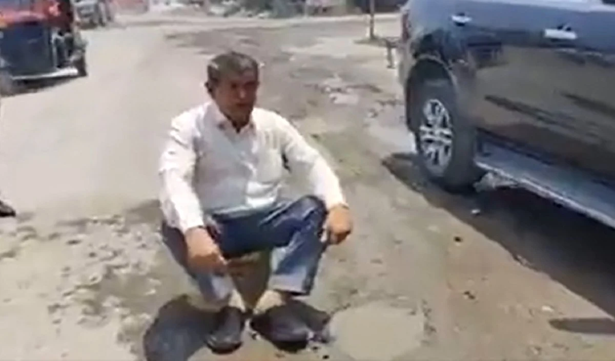 सड़कों का खराब हाल देख हरीश रावत को आया गुस्सा