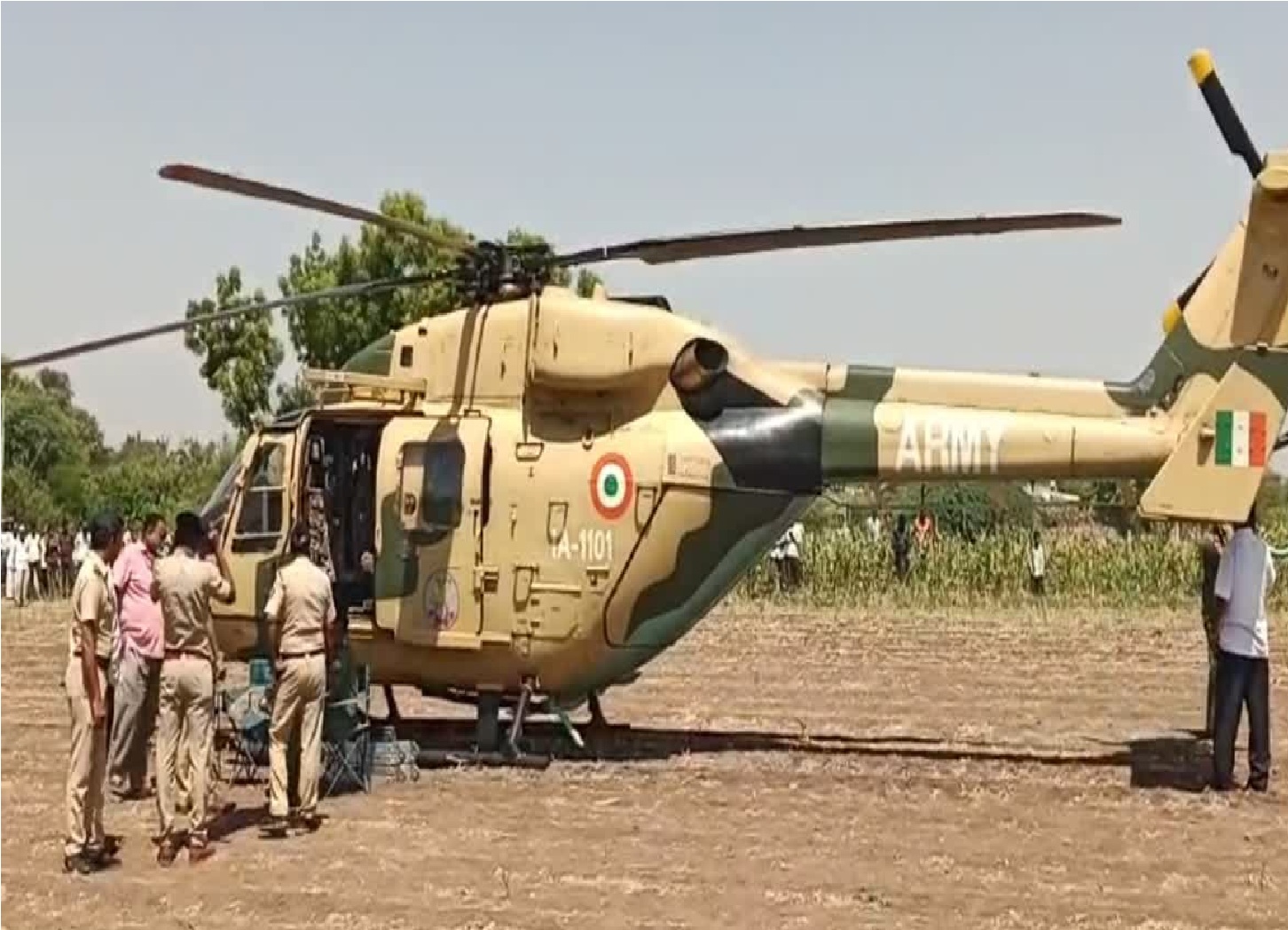 IAF के हेलिकॉप्टर में आई खराबी, सांगली में हेलीकॉप्टर की करनी पड़ी इमरजेंसी लैंडिंग