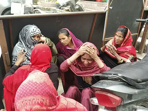 वाराणसी: हॉस्पिटल के CCU में डॉक्टर और पैरामेडिकल स्टाफ के साथ मारपीट और तोड़फोड़, पुलिस ने दिया कार्रवाई का आश्वासन