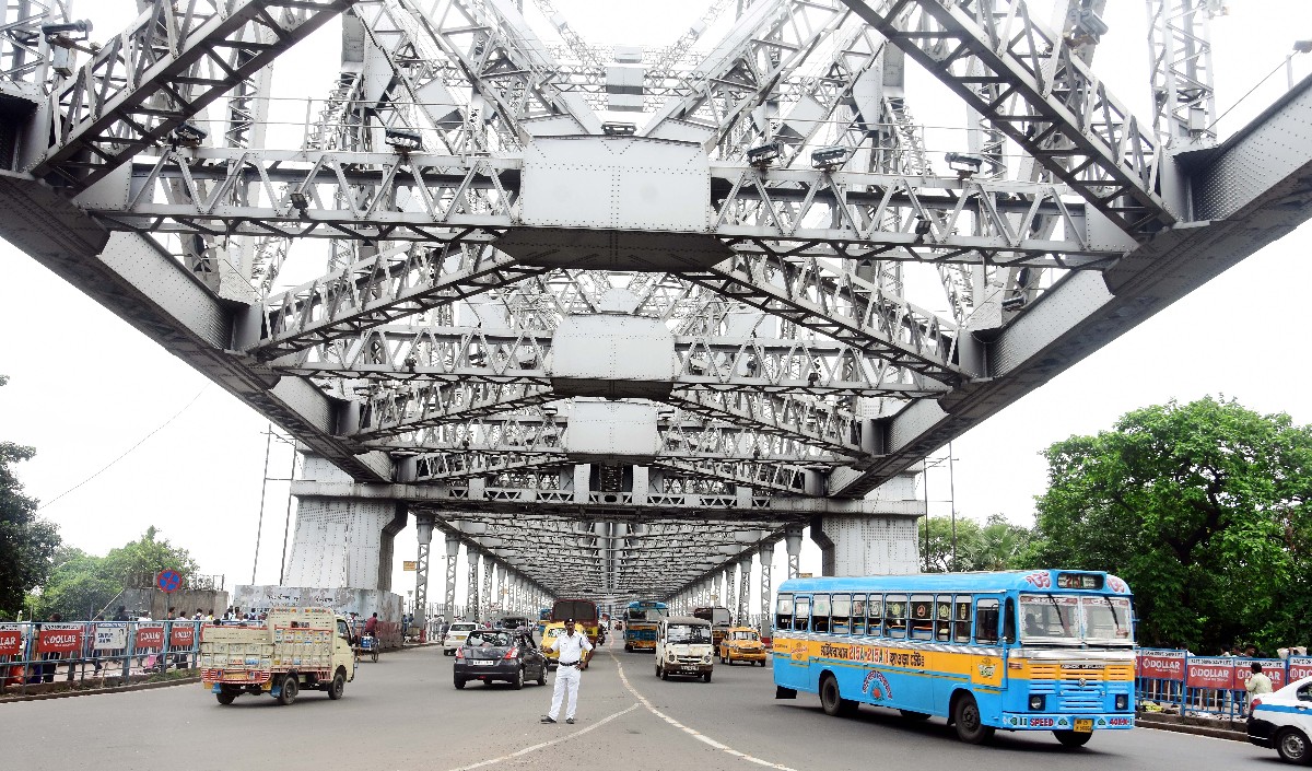 हावड़ा ब्रिज के पास रिवरफ्रंट सौंदर्यीकरण परियोजना के लिए बोलीदाताओं के सुझावों पर विचार जारी