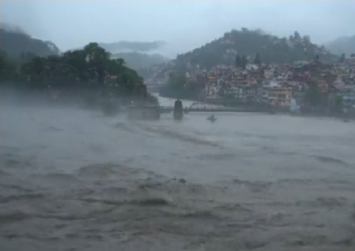 Himachal Pradesh: मंडी में भारी बारिश, ब्यास नदी का बढ़ा जलस्तर