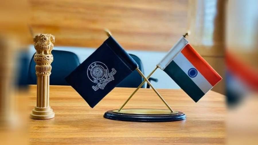 यूपी सरकार ने फिर किए 12 IPS अफसरों के ट्रांसफर, कानपुर और आगरा रेंज के आईजी हटाए गए