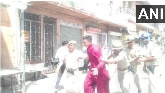 ईद पर बवाल के बाद जोधपुर के 10 थाना क्षेत्रों में लगाया गया कर्फ्यू, CM गहलोत ने बुलाई उच्च स्तरीय बैठक